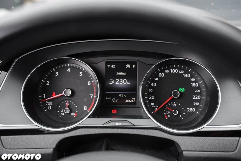Volkswagen Passat - 29