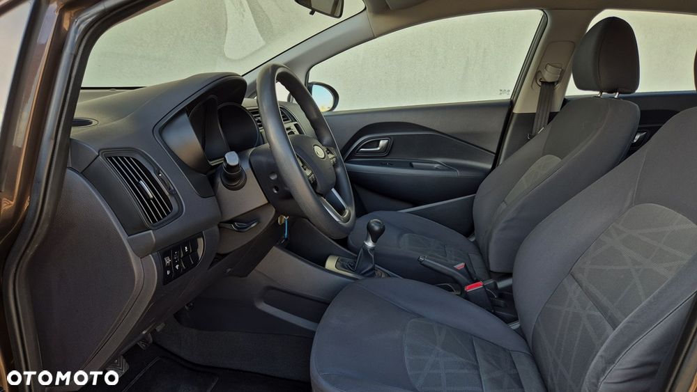 Kia Rio 1.2 L - 13