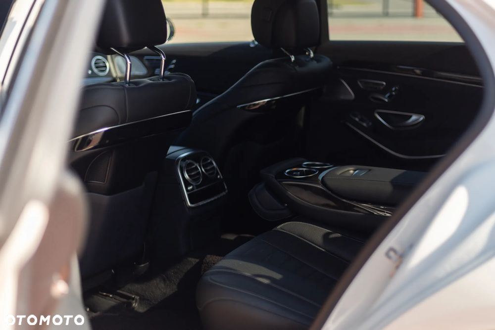 Mercedes-Benz Klasa S 560 4-Matic L 9G-TRONIC - 36