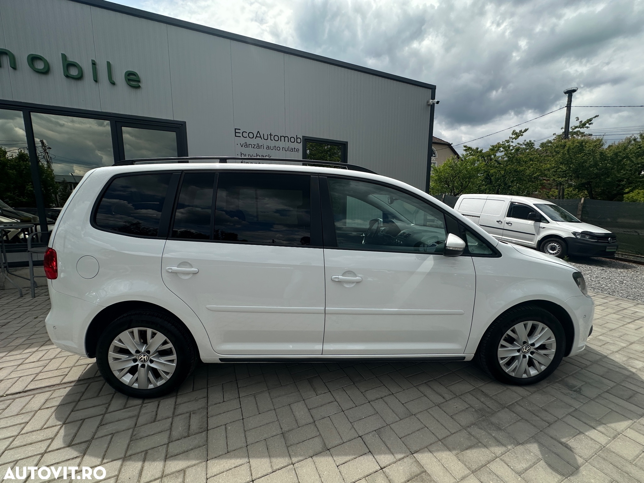 Volkswagen Touran 2.0 TDI BlueMotion Technology Comfortline - 4