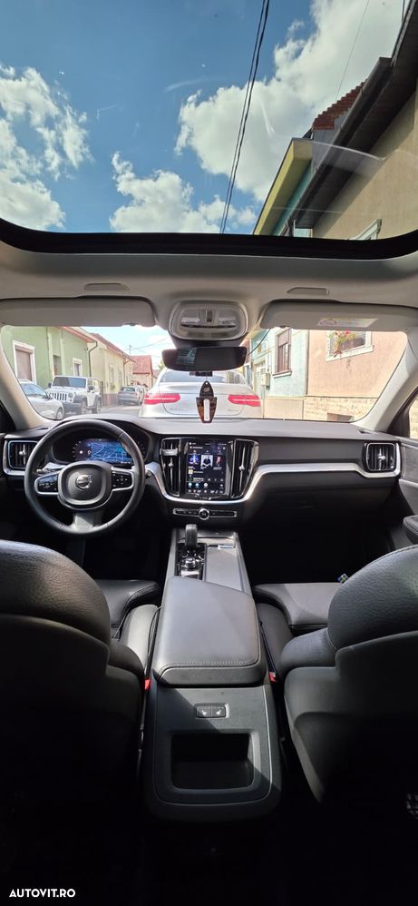 Volvo V60 B4 MHEV AT Plus Dark - 5