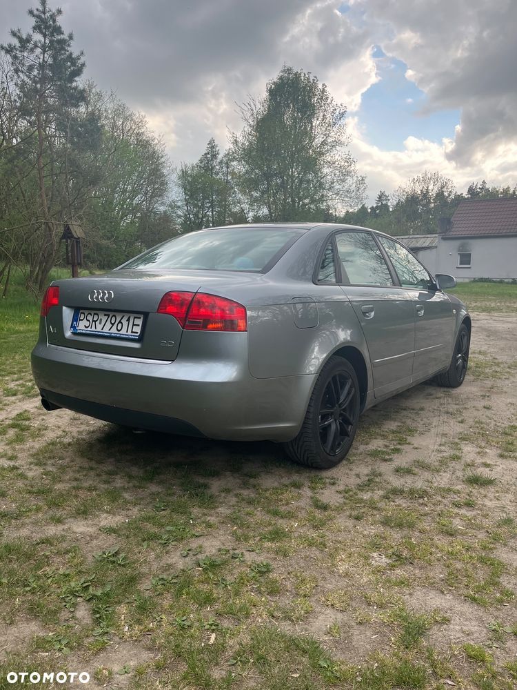 Audi A4 Limousine - 8