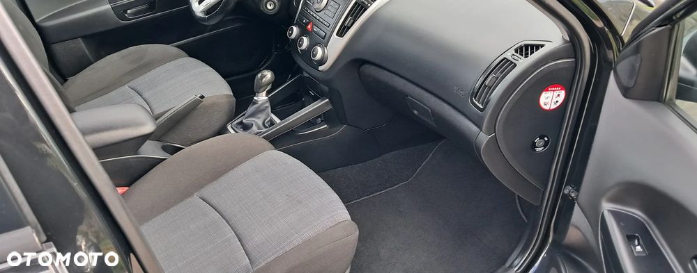Kia Ceed 1.4 CVVT Attract - 12