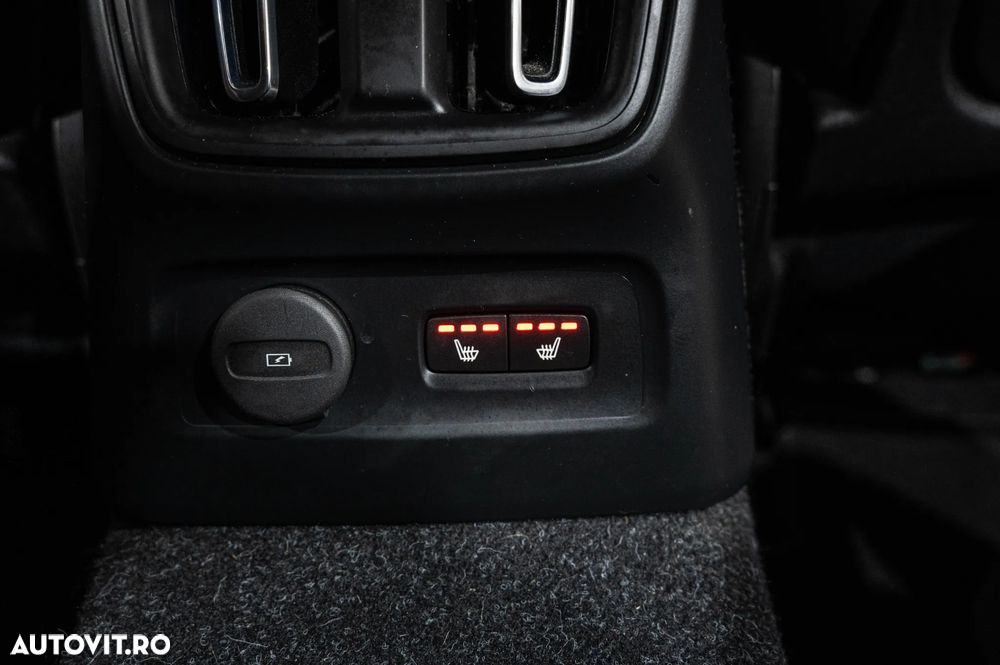 Volvo XC 40 T5 Twin Engine DKG Momentum Pro - 29