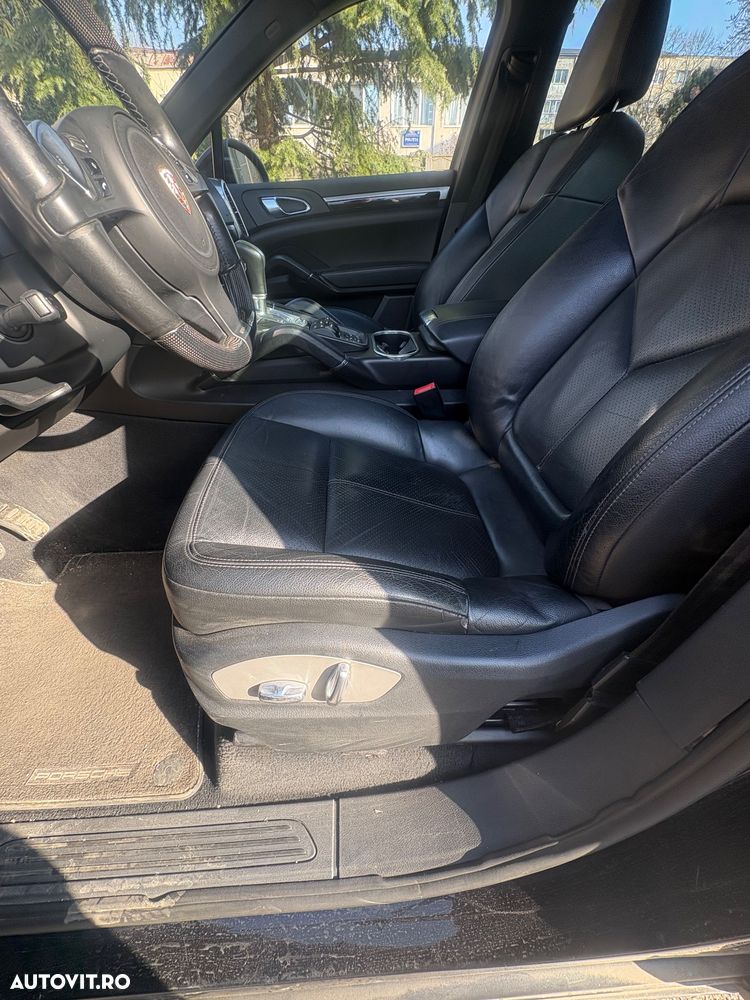 Porsche Cayenne 3.0 L V6 - 9