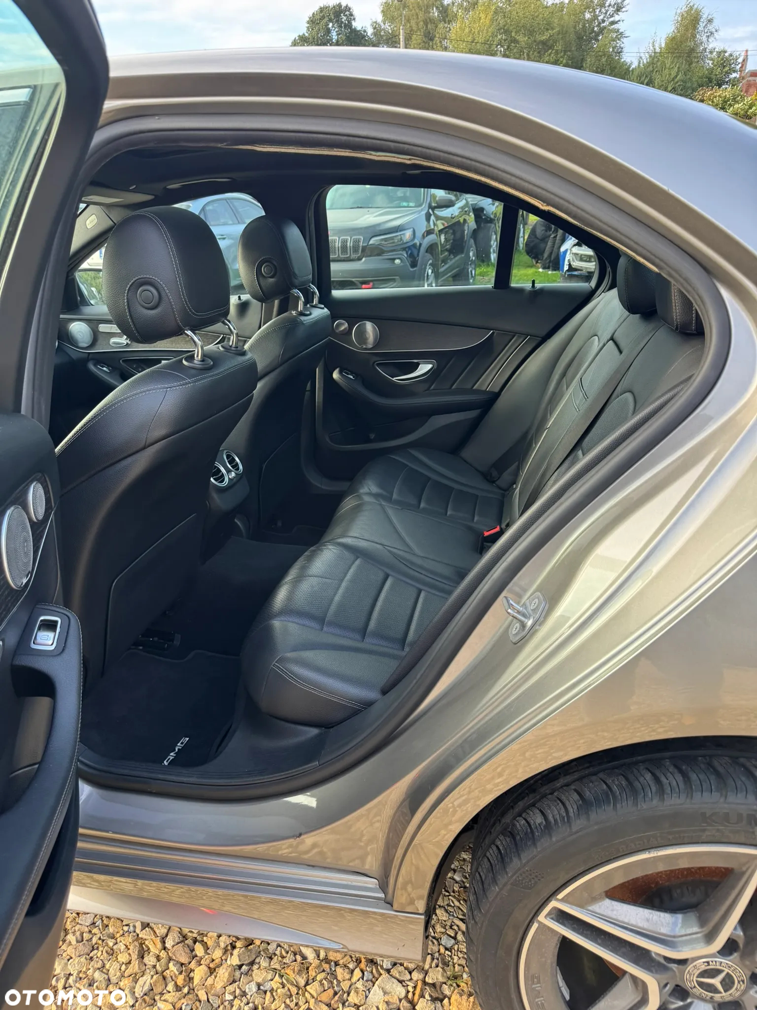 Mercedes-Benz Klasa C 300 4Matic 9G-TRONIC Edition AMG Line - 27