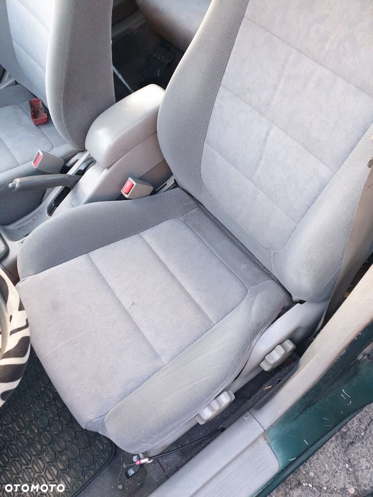 TOYOTA COROLLA 1,4 benzyna - 2000r- cały na części - 8