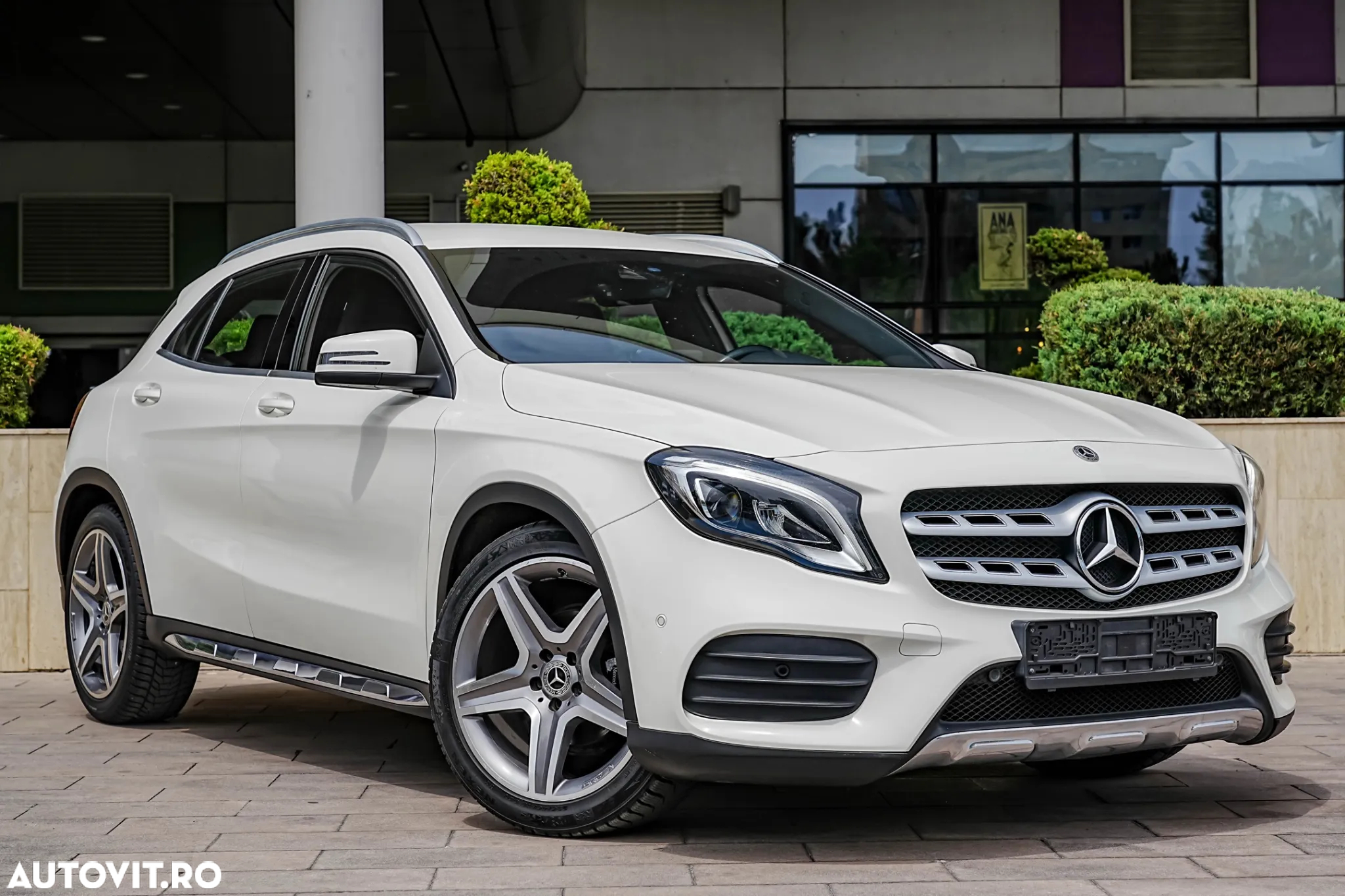 Mercedes-Benz GLA 180 7G-DCT AMG Line - 3