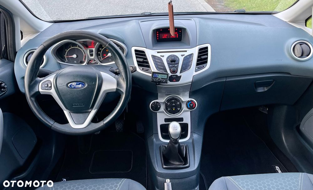 Ford Fiesta 1.25 Ghia - 10