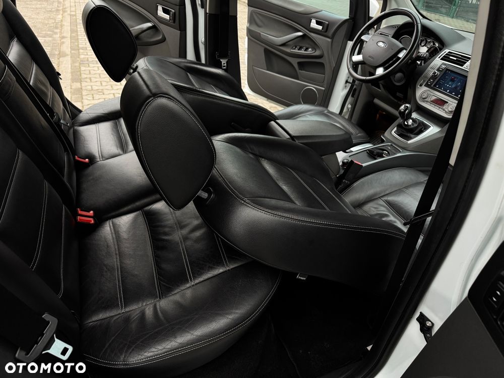 Ford Kuga 2.0 TDCi 2x4 Titanium - 6