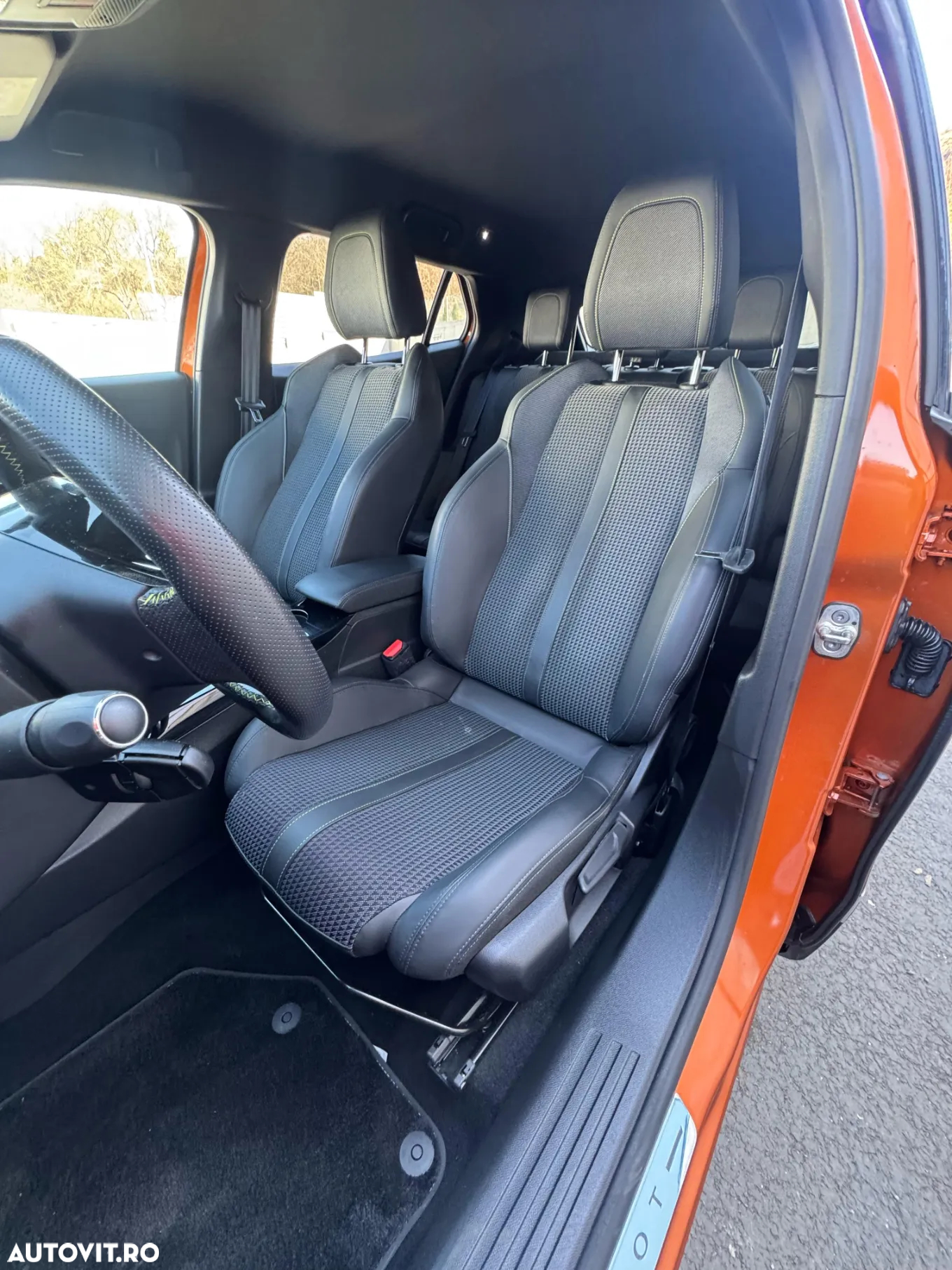 Peugeot 2008 1.2 L PureTech STT GT Line - 15