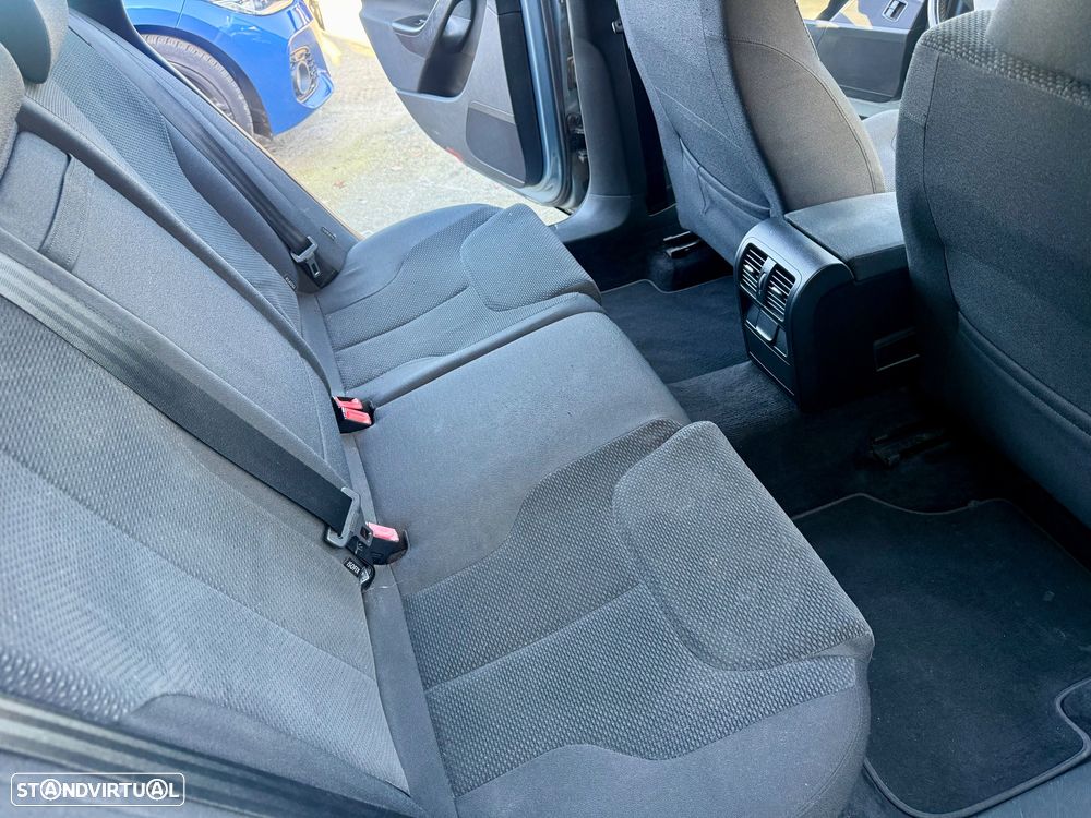 VW Passat Variant 1.9 TDi Confortline - 9