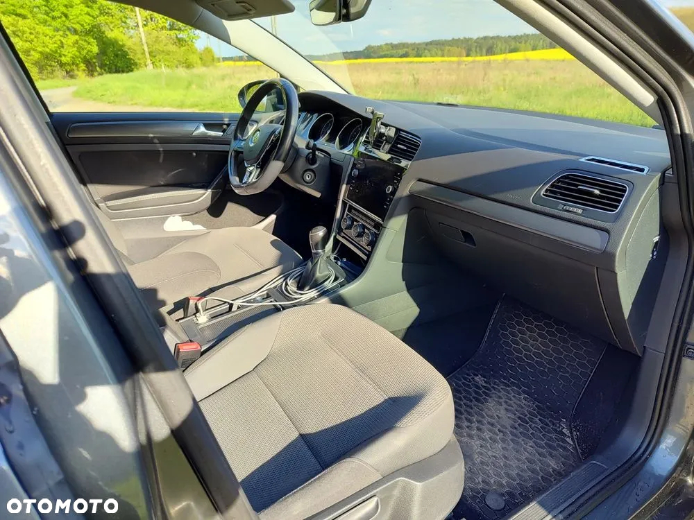Volkswagen Golf - 28
