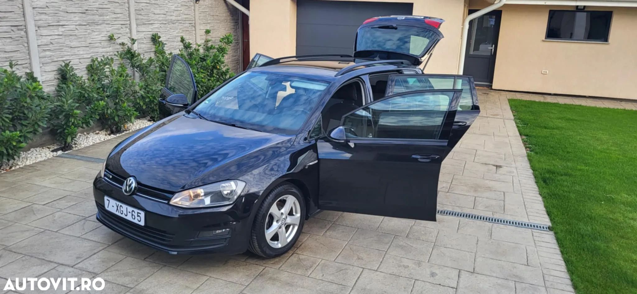 Volkswagen Golf - 1