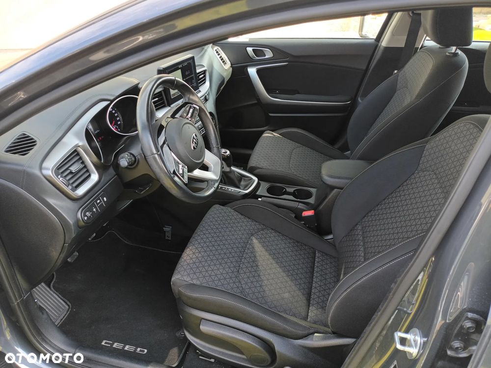 Kia Ceed - 13