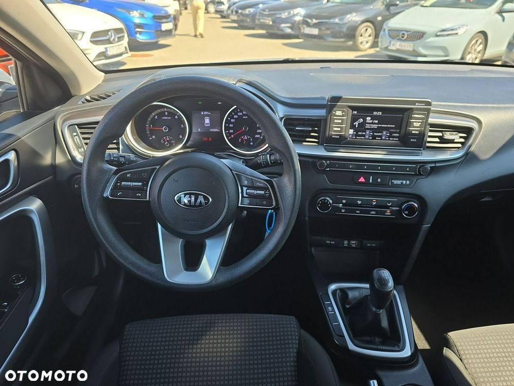 Kia Ceed - 13