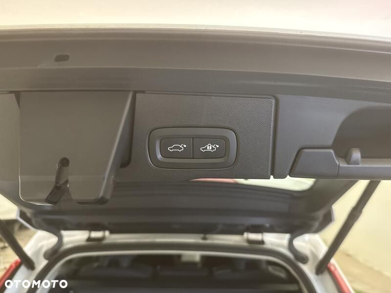 Volvo XC 60 B4 B Momentum Pro - 22