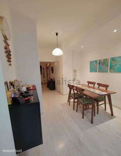 Two-bedroom apartment for rent in Rua República da Bolívia, Benfica - Grande imagem: 2/12
