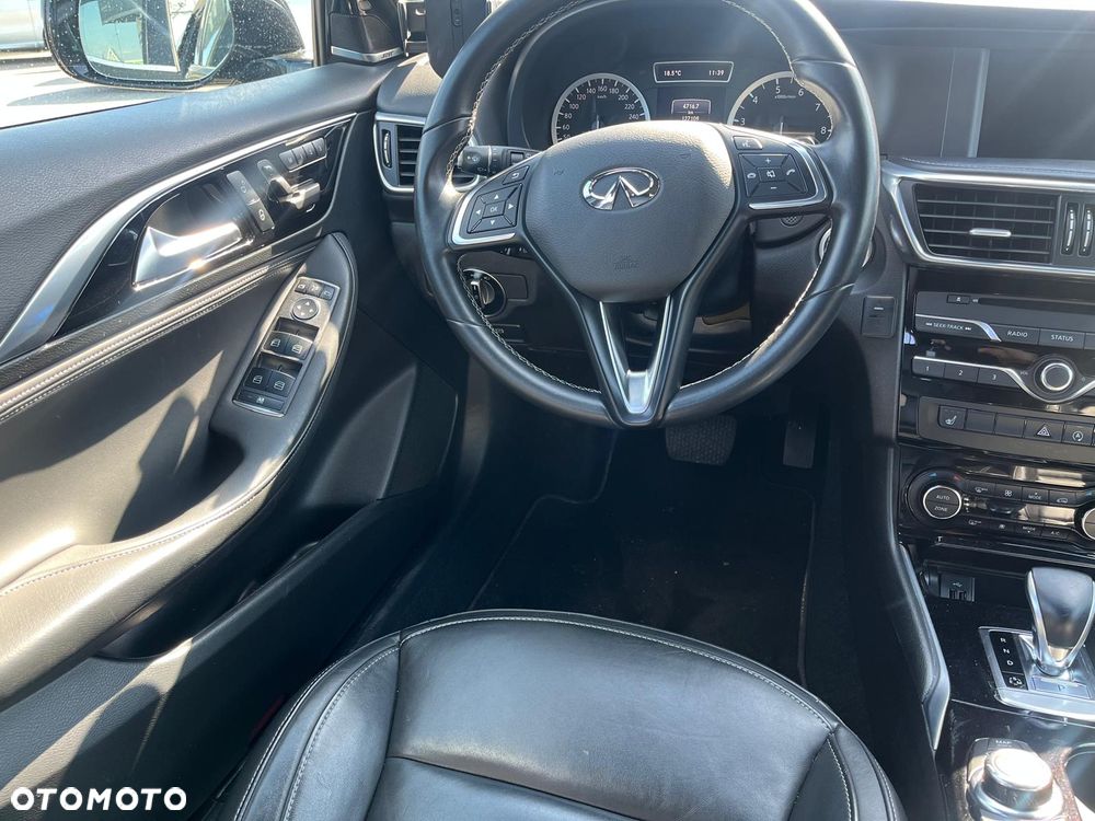 Infiniti QX30 2.0t Premium AWD 7DCT - 11