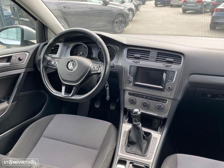 VW Golf 1.6 TDi BlueMotion Confortline - 8