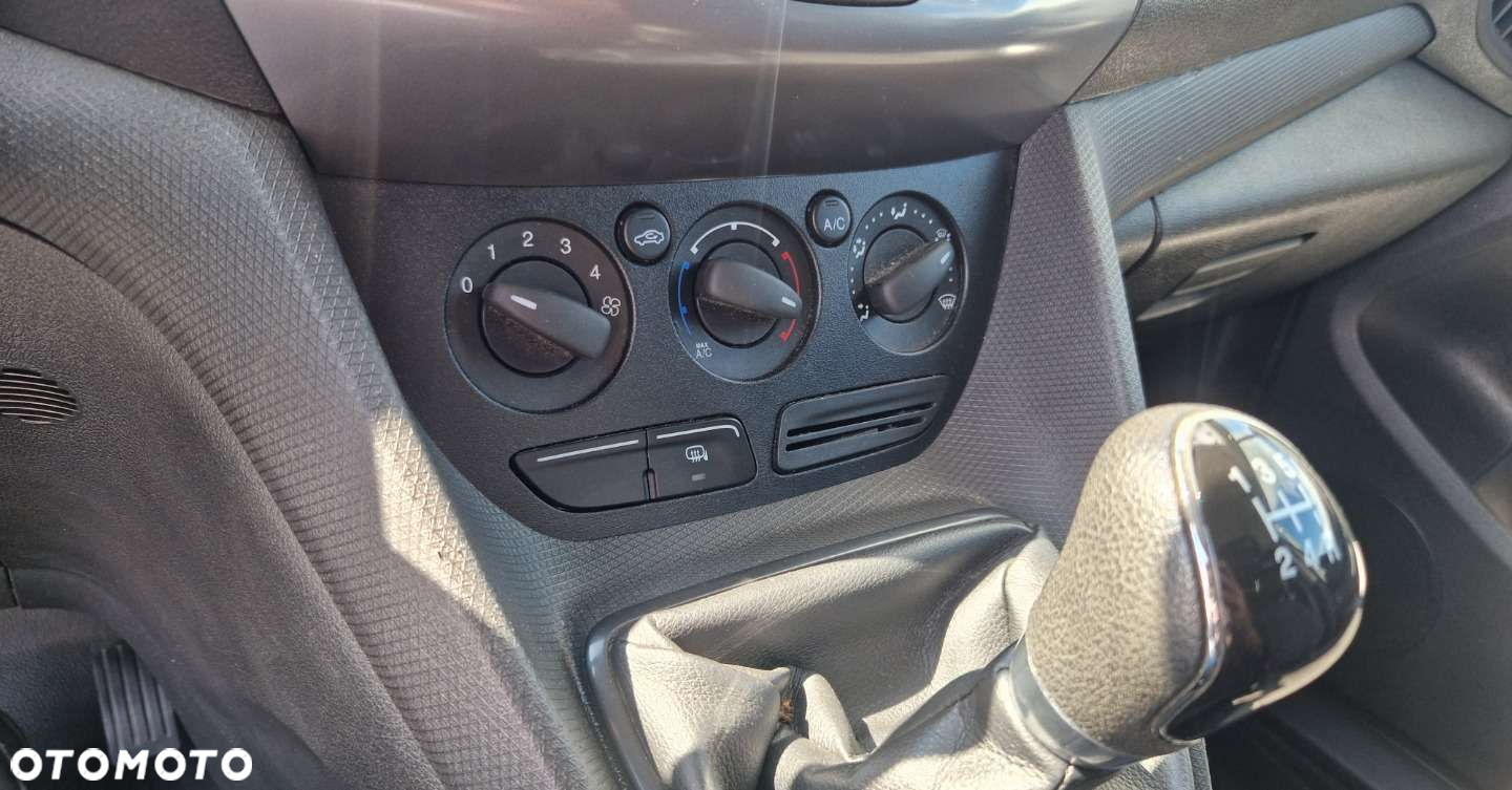 Ford Transit Connect - 23