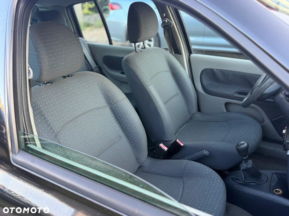 Renault Clio 1.2 16V Emotion - 24