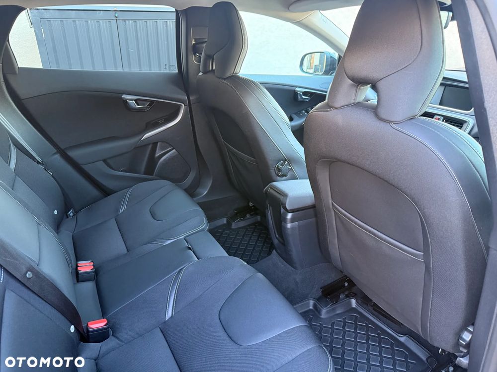 Volvo V40 T2 Drive-E Momentum - 17