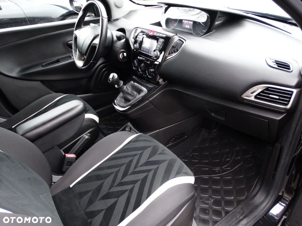 Lancia Ypsilon 1.2 8V Platinum S&S - 36