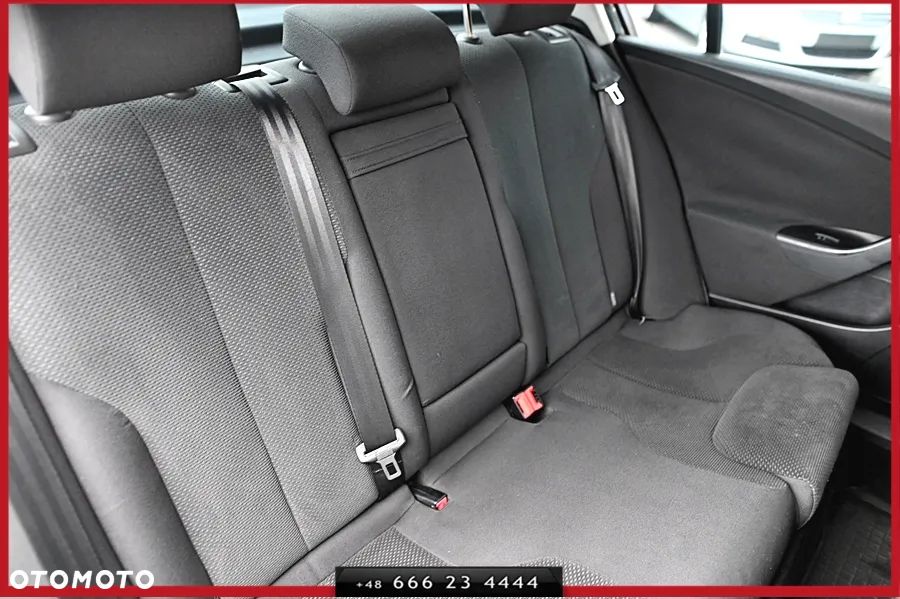 Volkswagen Passat 2.0 TDI DPF BlueMotion Technology Comfortline - 21