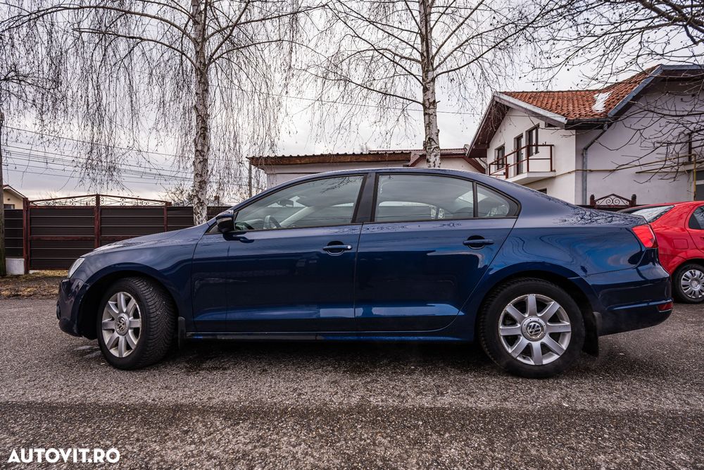 Volkswagen Jetta 1.6 TDI DSG Life - 18