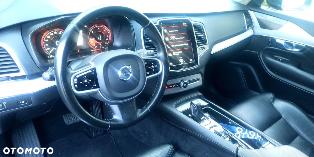Volvo XC 90 - 32