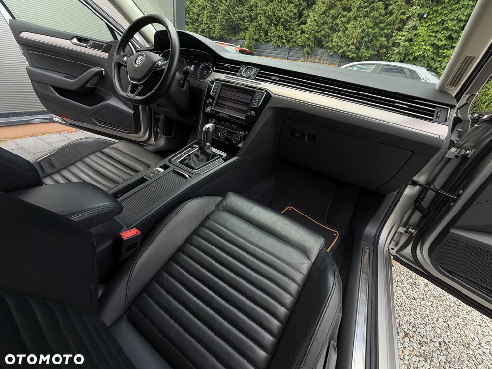 Volkswagen Passat Variant 2.0 TDI SCR 4Motion DSG Highline - 15