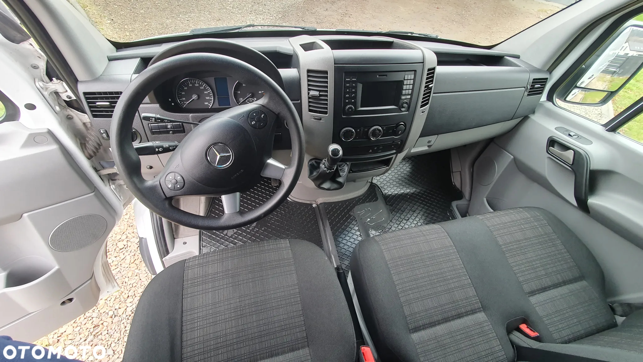 Mercedes-Benz Sprinter - 13