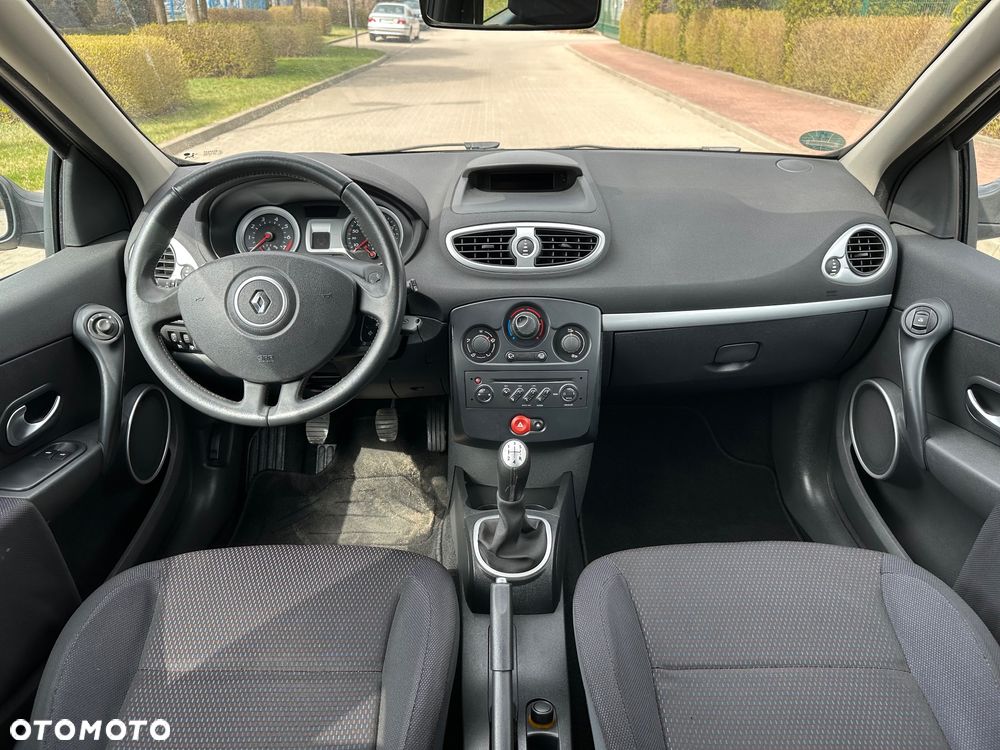 Renault Clio 1.6 16V Privilege - 16