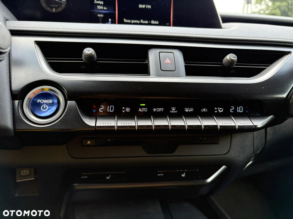 Lexus UX - 16