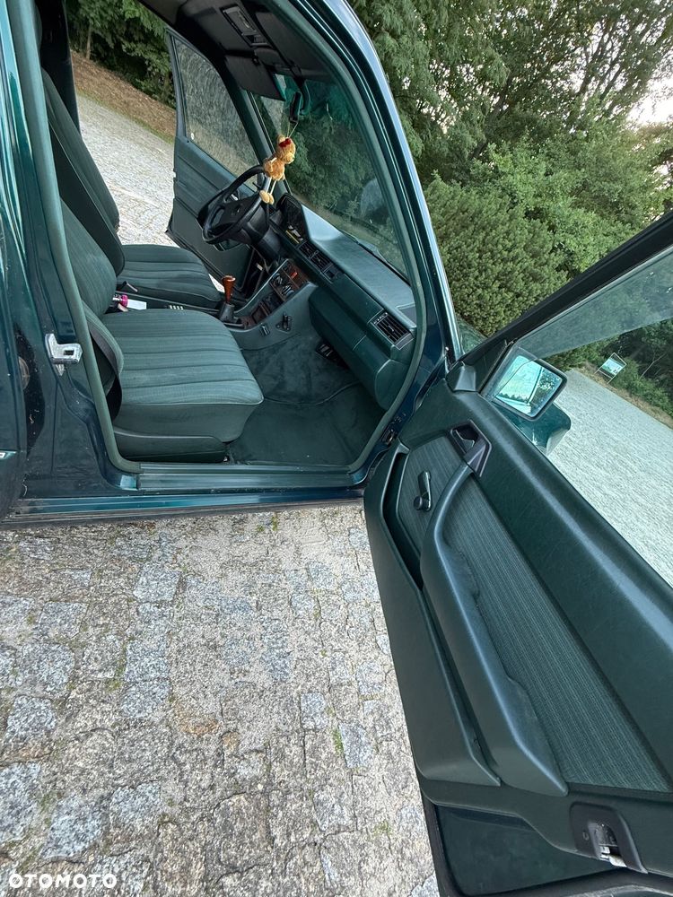 Mercedes-Benz W124 (1984-1993) - 12