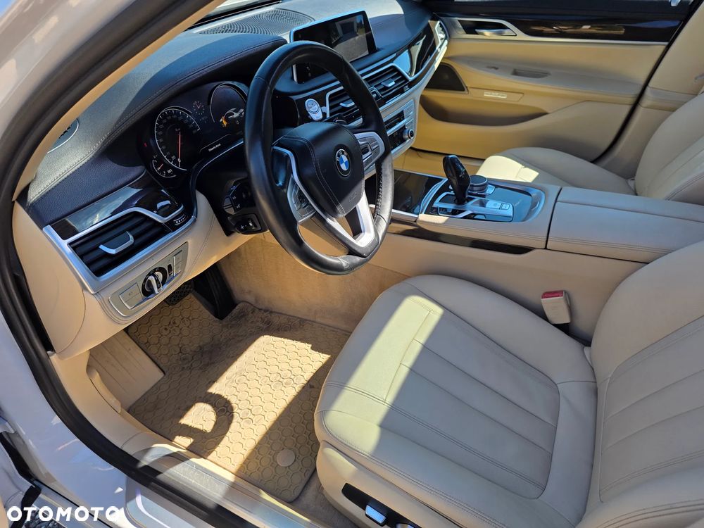 BMW Seria 7 740Li Edition Exclusive - 11