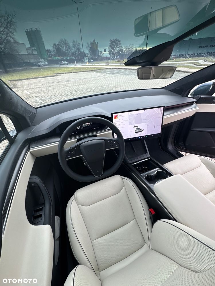 Tesla Model X Plaid - 16