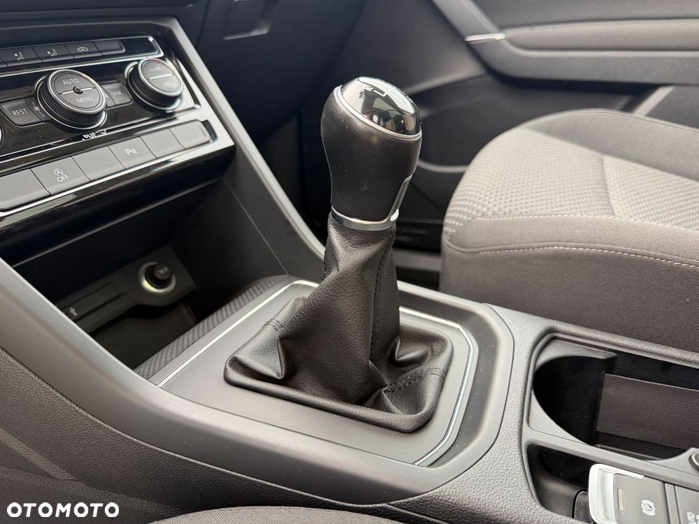 Volkswagen Touran - 20