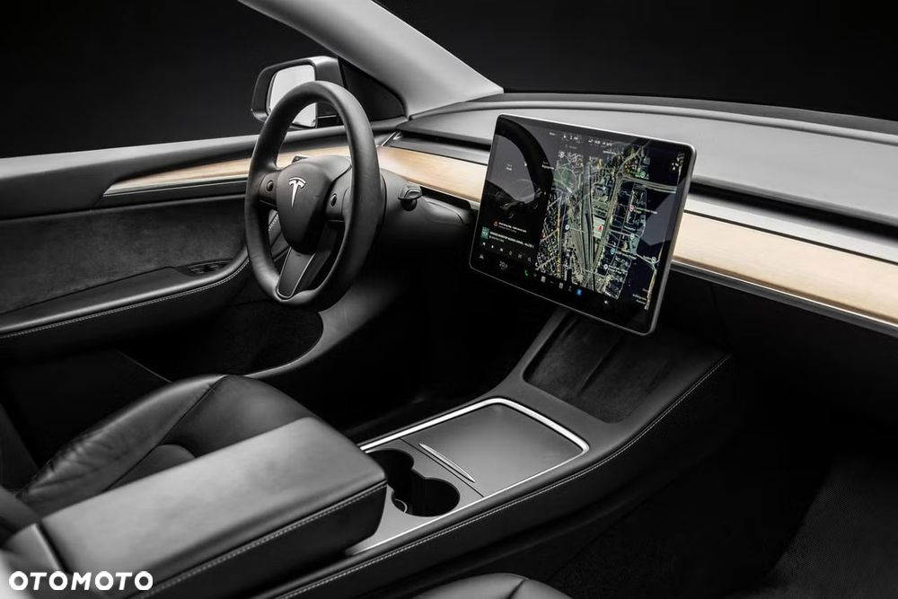 Tesla Model Y Long Range Dual Motor AWD - 5
