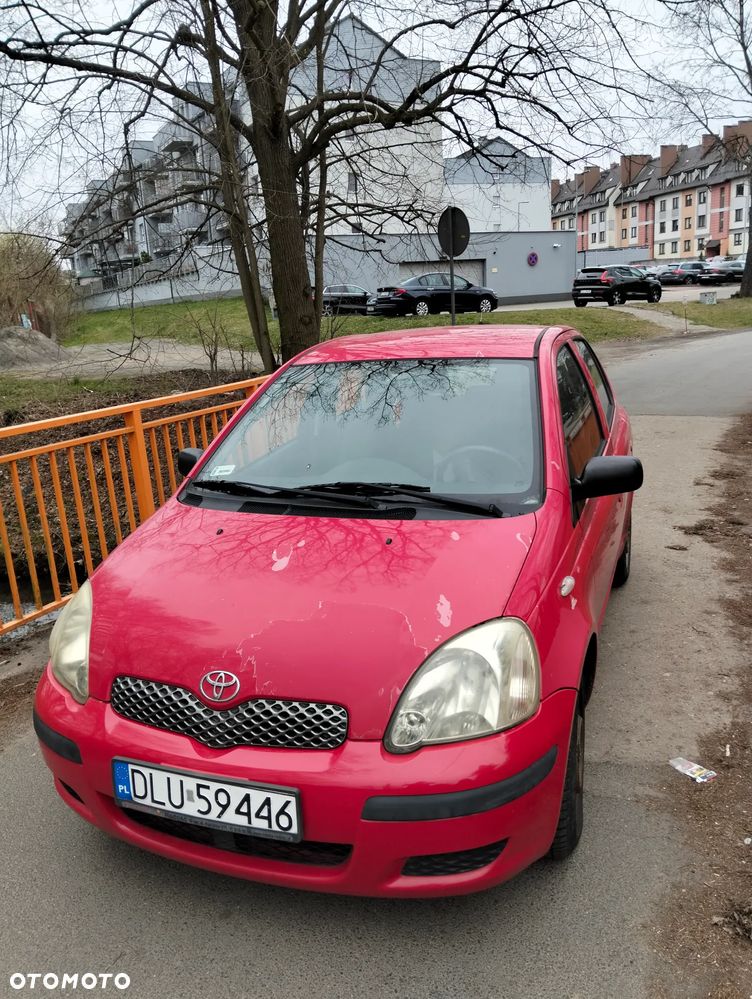 Toyota Yaris 1.0 Base - 1