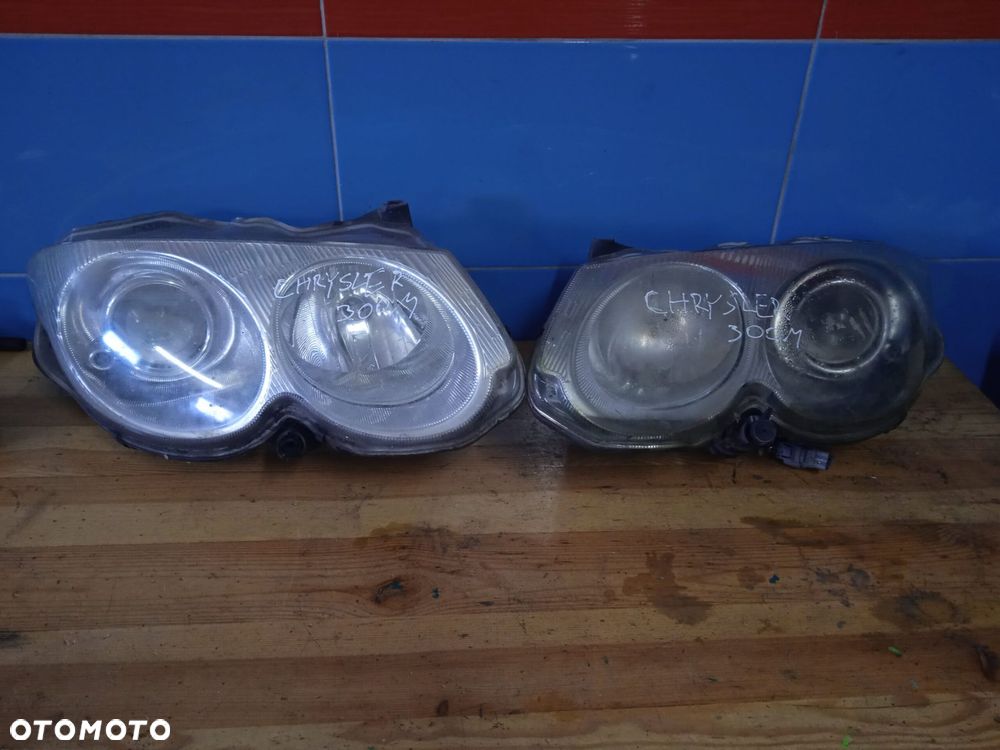 Lampy Przednie Przód Chrysler 300M - 1