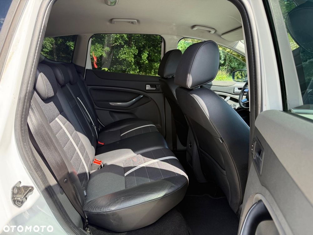 Ford Kuga 2.0 TDCi 2x4 Titanium - 8