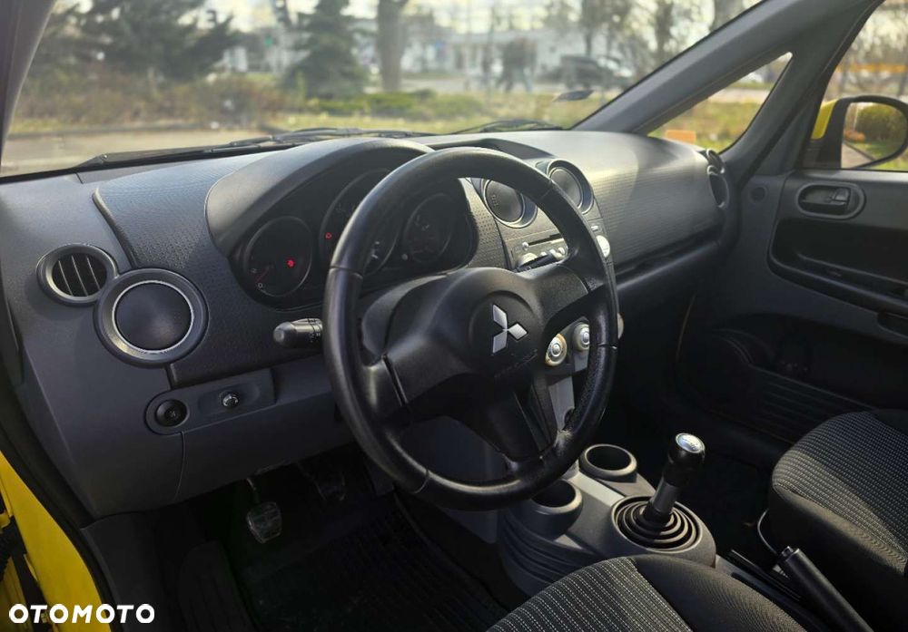 Mitsubishi Colt - 11