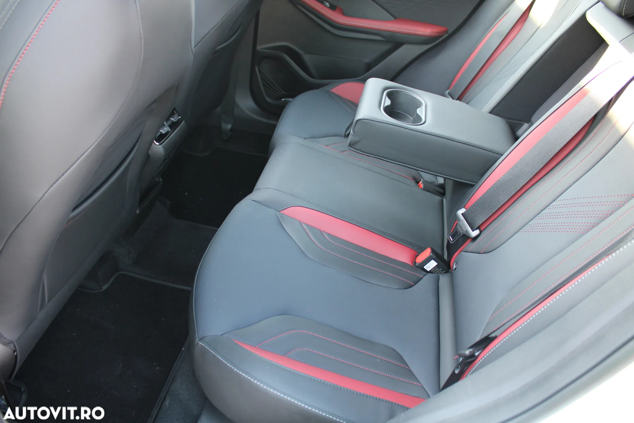 Geely Coolray - 24