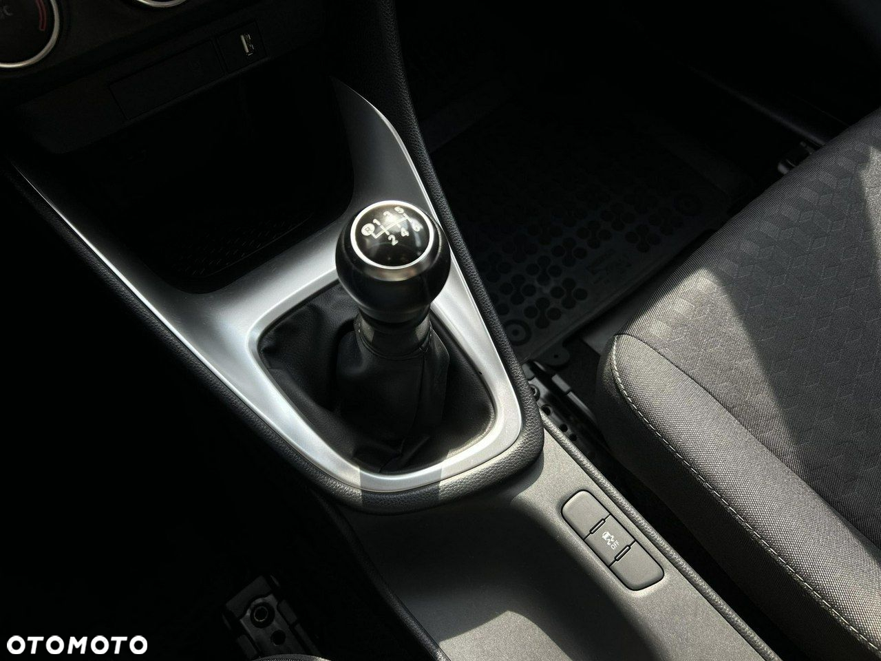 Toyota Yaris - 22