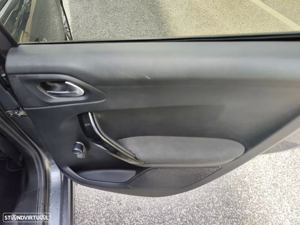 Peugeot 208 1.2 PureTech Style - 19