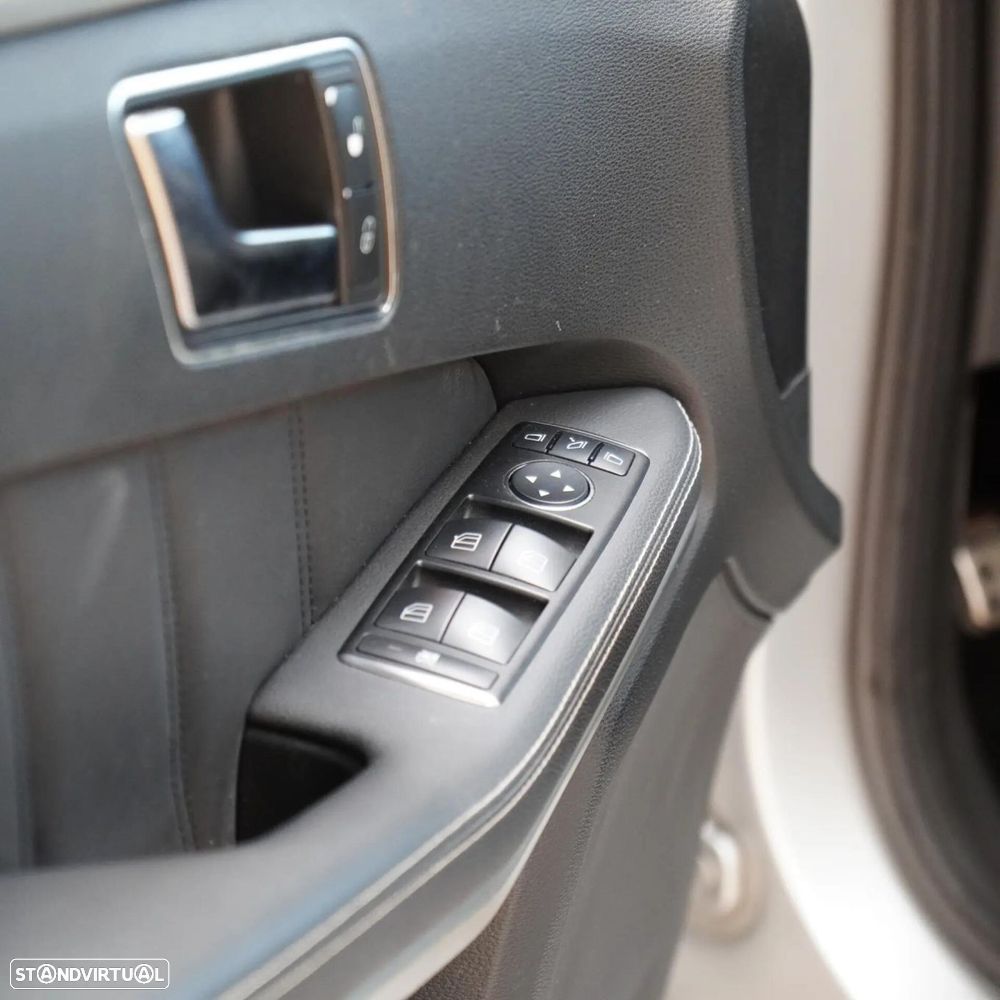 Mercedes-Benz E 300 Bluetec Hybrid Avantgarde - 29
