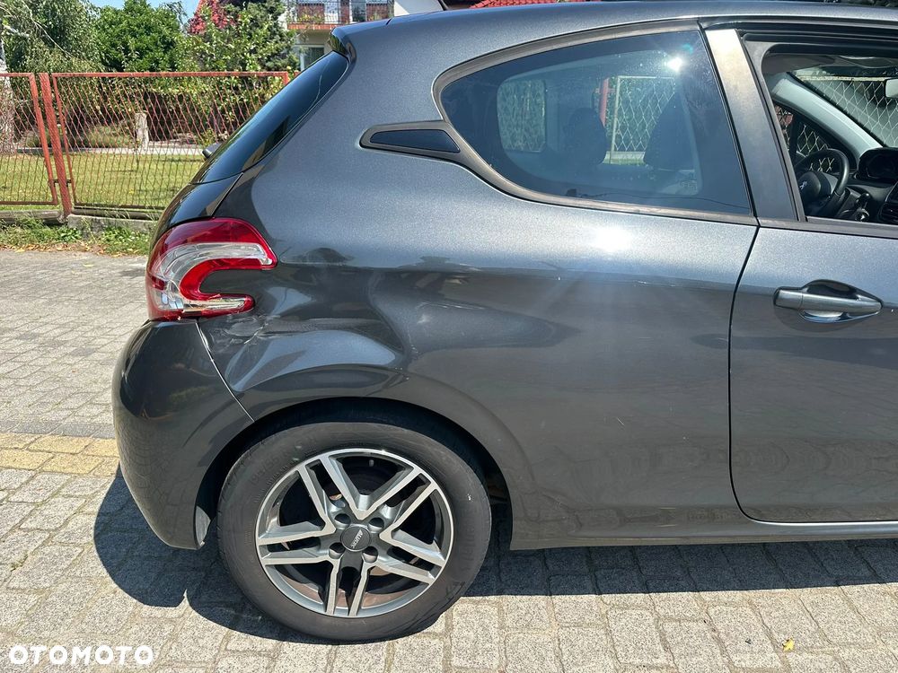 Peugeot 208 82 PureTech Style - 11