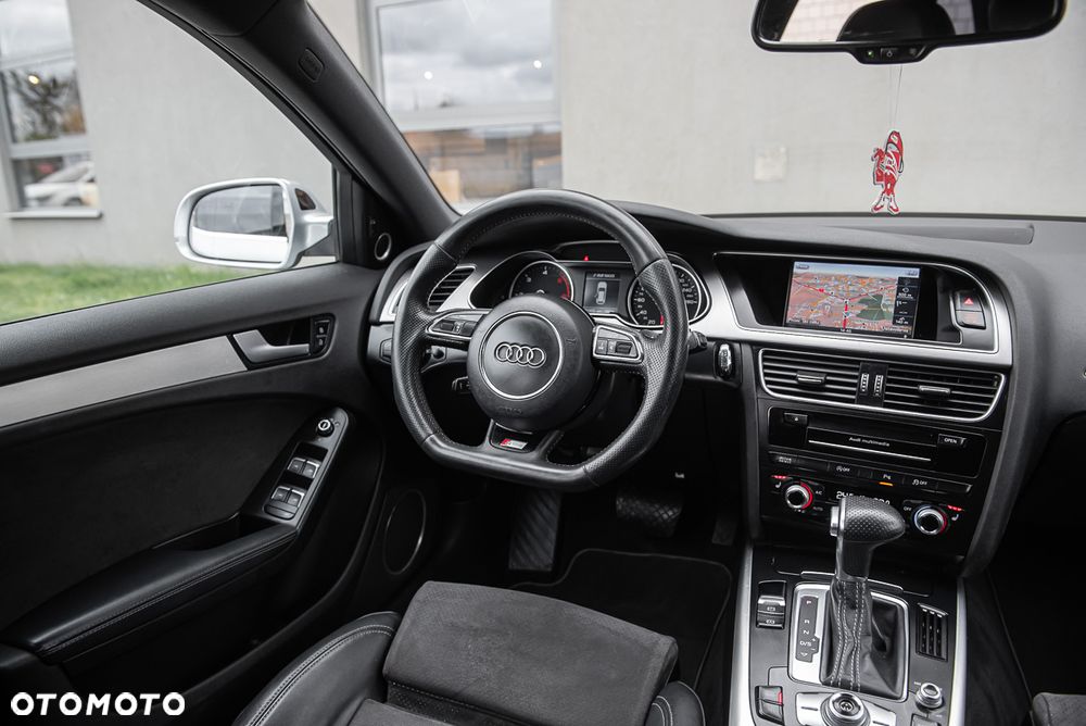Audi A4 Avant 2.0 TDI DPF clean diesel quattro S tronic S line Sportpaket - 29